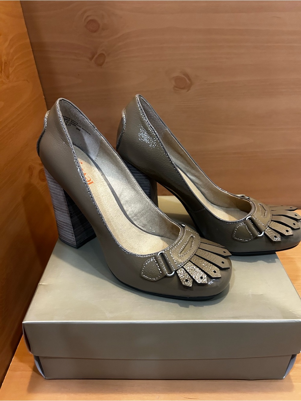 Levity Nicolo Taupe Patent Fringe Block Heel Pumps Size 9M